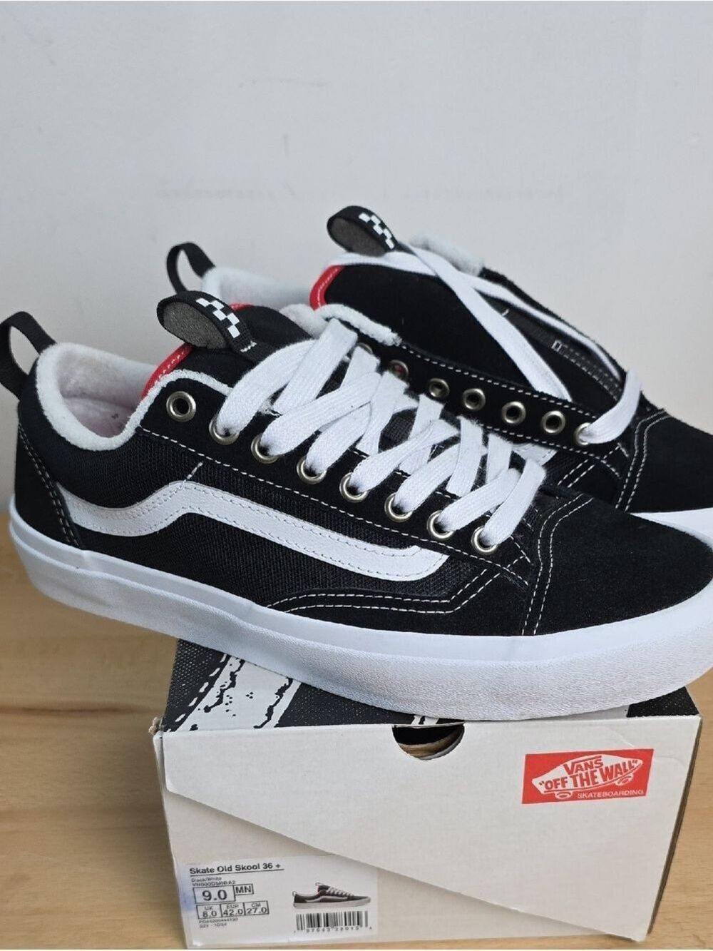 Vans Men 9 Black & White Low Top Skate Sneakers